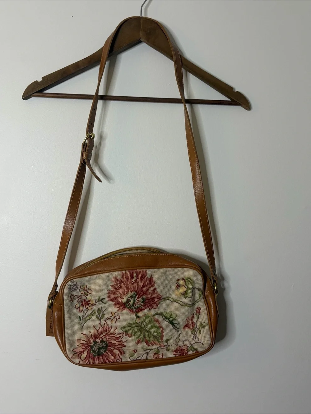Katha Diddel Leather Shoulder Bag in Warm Chestnut Stitch Detail - Picture 1 of 8